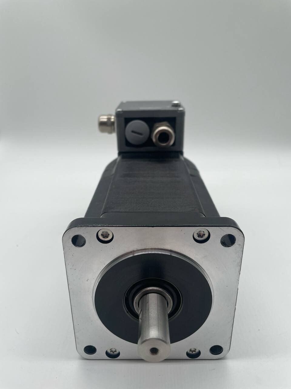 Schneider Electric Lexium ILS integrierter Schrittmotor ILS1F853S1608 / ILS1F853SG00515 - Bild 3