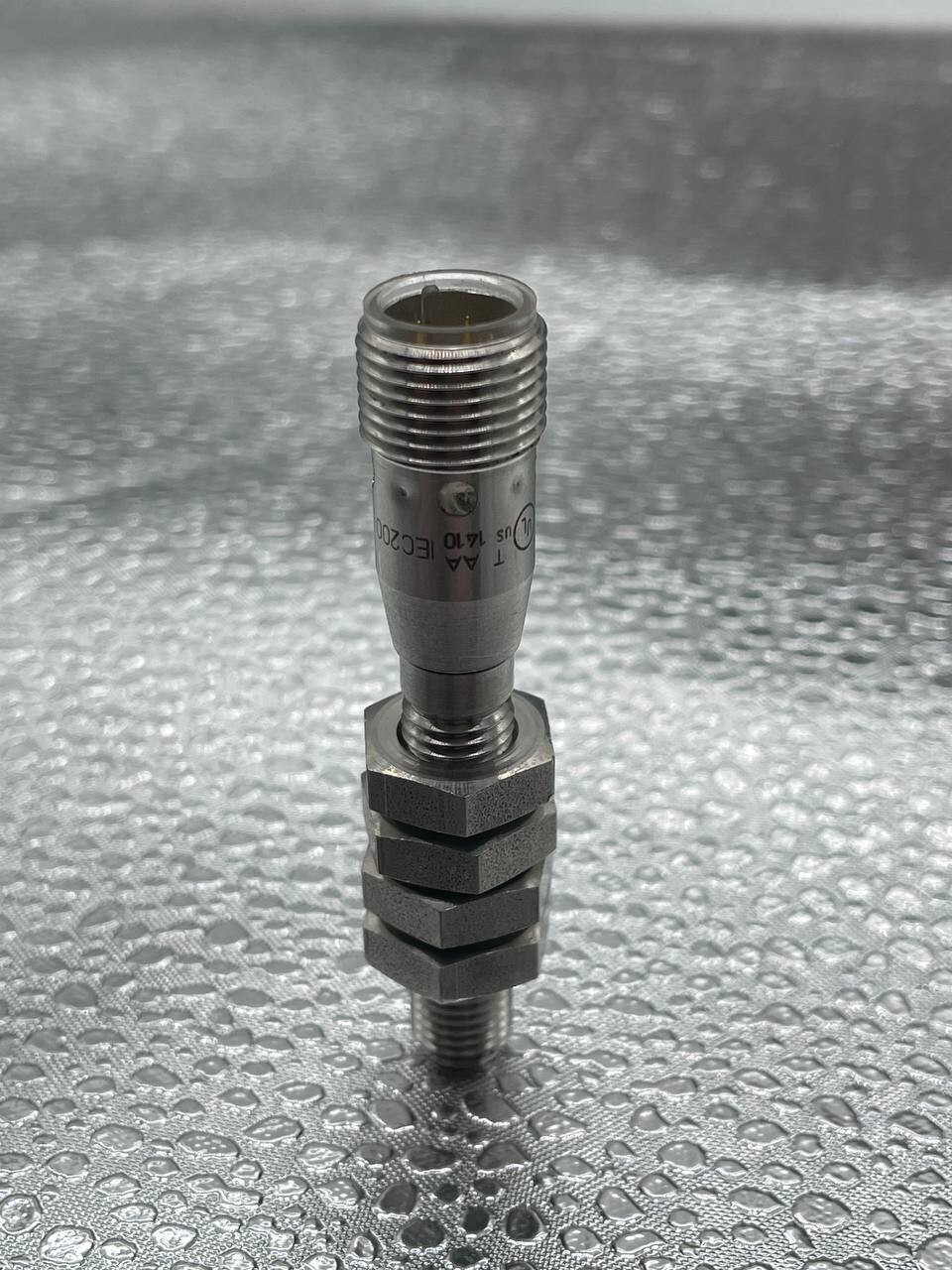 IFM IEC200 Induktiver Vollmetallsensor M8x1, PNP-NO, 2 mm, M12