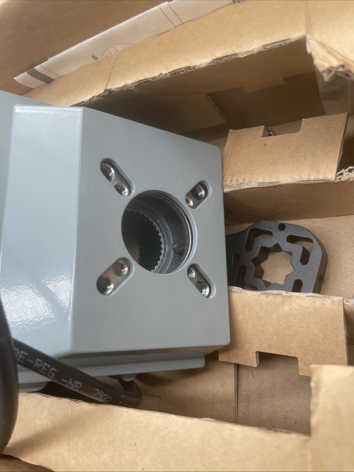 Belimo GR24A-R Drehantrieb 40 Nm, 24 V AC/DC, IP54, 150 s - Bild 3