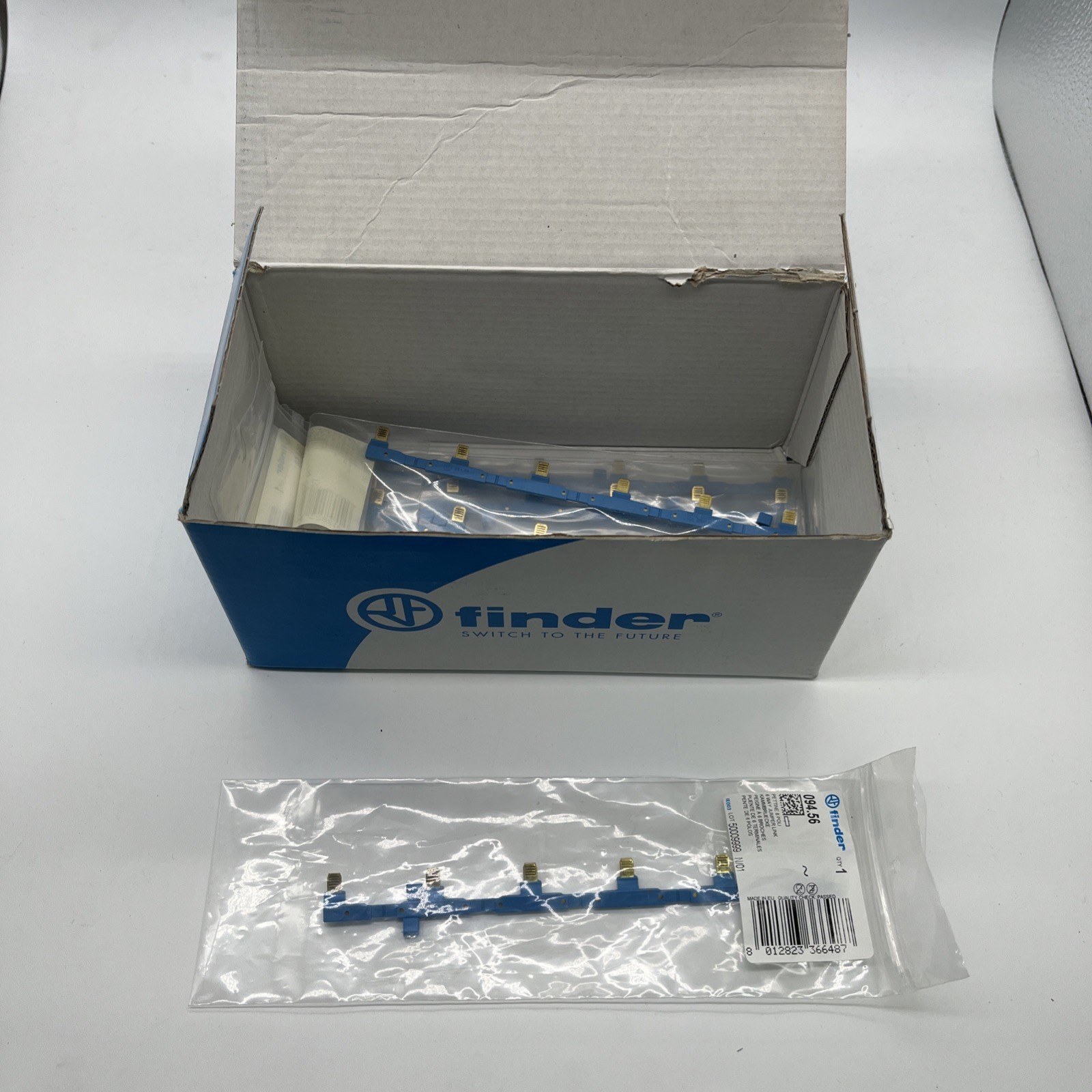 Finder 094.56 Kammbrücke, 6-polig, blau – 10 Stück